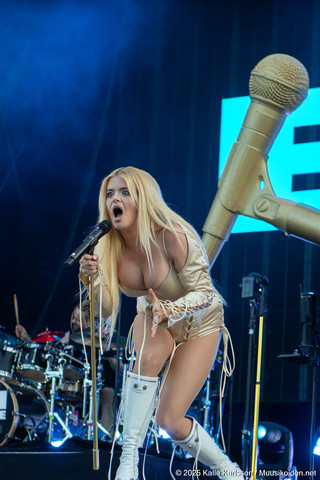 Erika Vikman | Erika Vikman Ruisrockissa 2025